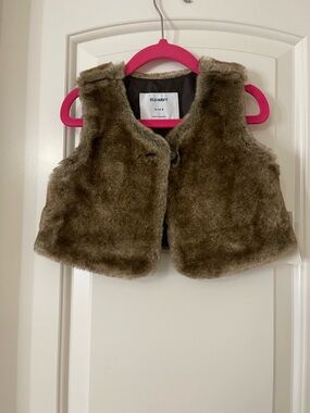 🎀Old Navy Faux Fur Vest in Brown